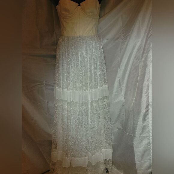 *ALICE + OLIVIA strapless bustier & lace maxi gown - Picture 2 of 9